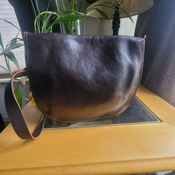 DKNY Vintage Leather Messenger bag - Picture 6 of 14